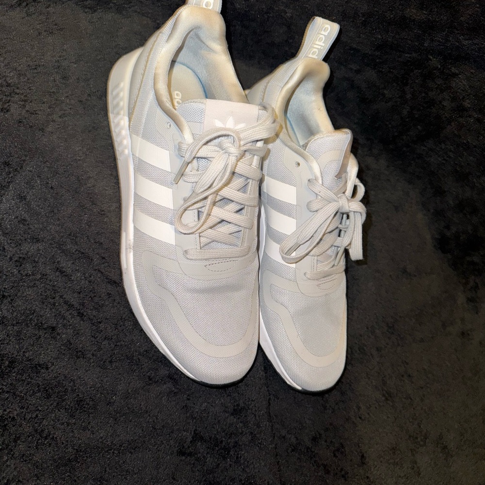 Adidas Women's Light Gray Sneakers